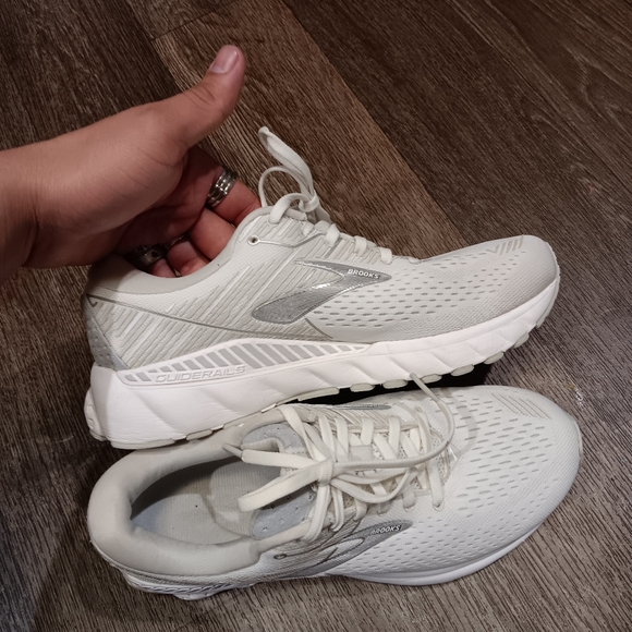 Brooks Women's White Adrenaline GTS 19  Running Shoes Sz 9 - Picture 4 of 6